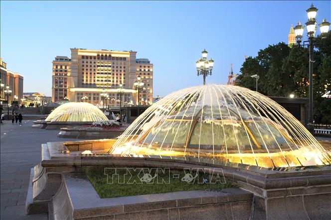 Tổ hợp 12 đài phun nước trên quảng trường Manezh ra đời nhân dịp kỷ niệm 850 năm Moskva. Ảnh: Duy Trinh-TTXVN