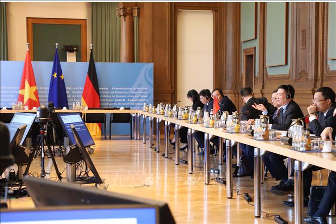 Minister of Finance Ho Duc Phoc speaks during the working session with the Germany's Federal Ministry for Economic Affairs and Climate Action (BMWK) . VNA Photo: Mạnh Hùng