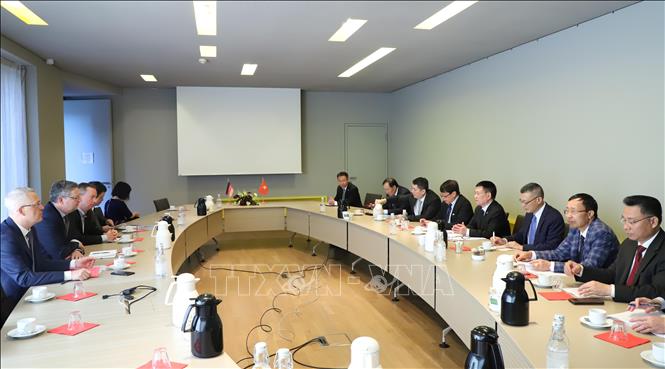 Minister of Finance Ho Duc Phoc works with German Agency for International Cooperation (GIZ). VNA Photo: Mạnh Hùng