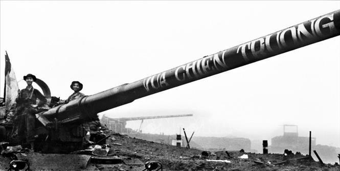 Đánh chiếm căn cứ pháo binh địch ở Tân Lâm, ngày 02/4/1972.  Ảnh: Đoàn Công Tính - TTXVN phát
