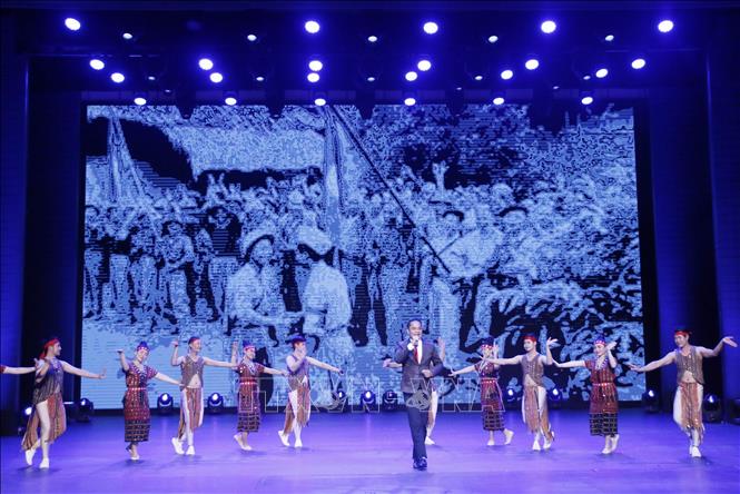 Trong ảnh: Một tiết mục nghệ thuật trong buổi tổng duyệt “Tuần Văn hoá Lào tại Việt Nam