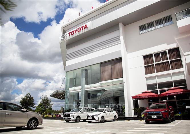 The showroom of Toyota Ca Mau in the southernmost province of Ca Mau. VNA Photo: Hồng Đạt