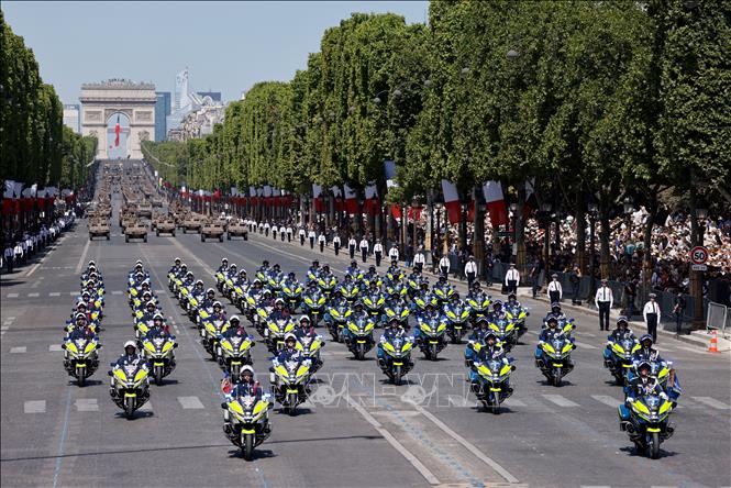Trong ảnh: Quang cảnh lễ diễu binh mừng Quốc khánh Pháp tại thủ đô Paris, ngày 14/7/2022. Ảnh: AFP/TTXVN