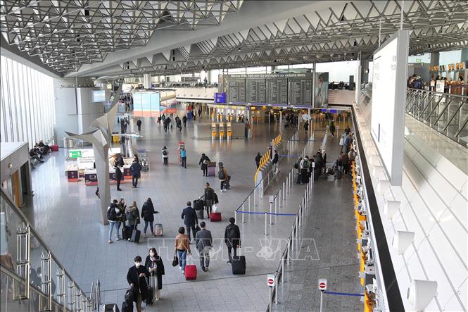 Trong ảnh (tư liệu): Hành khách tại sân bay ở Frankfurt am Main, miền tây nước Đức. Ảnh: AFP/ TTXVN