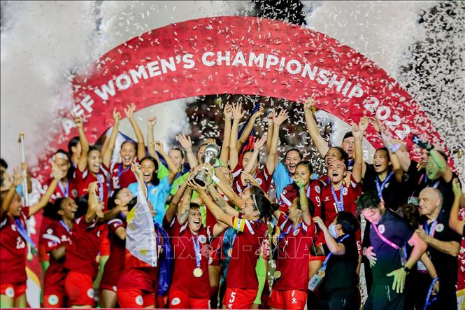 Trong ảnh: Niềm vui đăng quang ngôi vô địch giải bóng đá nữ Đông Nam Á (AFFCup nữ) 2022 của các nữ tuyển thủ Philippines tại Manila, ngày 17/7/2022. Ảnh: THX/TTXVN