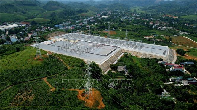 Trạm biến áp 220 kV Bắc Quang (Hà Giang) đã hoàn thành từ cuối tháng 4 vừa qua, chỉ chờ hoàn thành nốt đường dây 220 kV để hoàn tất công việc đóng điện cả dự án này. Ảnh: Huy Hùng - TTXVN