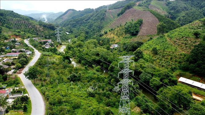 Trên địa bàn huyện Bắc Quang (Hà Giang), hiện đã có 81/82 vị trí cột đã hoàn thành chỉ còn vị trí cột 94. Ảnh: Huy Hùng - TTXVN