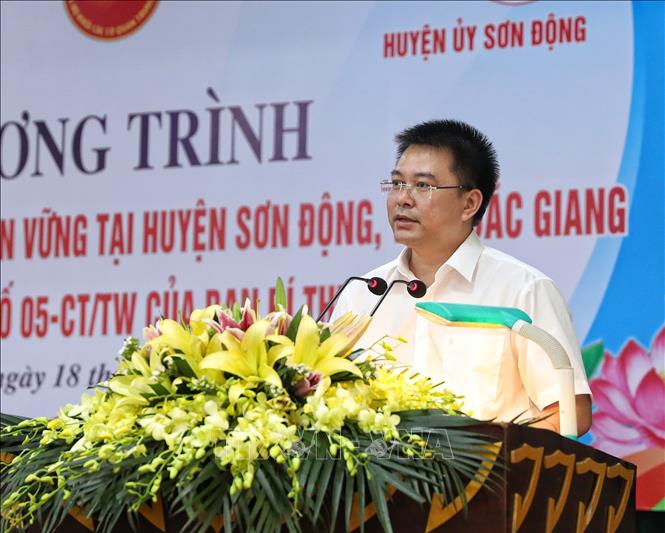 Trong ảnh:  Đồng chí Ngụy Văn Tuyên, Bí thư Huyện ủy Sơn Động phát biểu tại hội nghị. Ảnh: Danh Lam -TTXVN