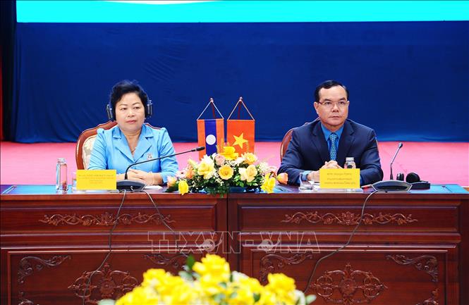 Trong ảnh: Chủ tịch Tổng Liên đoàn Lao động Việt Nam Nguyễn Đình Khang và đồng chí Aly Vong Nor Bun Tham - Uỷ viên Trung ương Đảng Nhân dân Cách mạng Lào, Chủ tịch Trung ương Liên hiệp Công đoàn Lào điều hành hội nghị. Ảnh: Minh Đức -–TTXVN