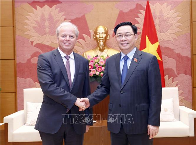Chủ tịch Quốc hội Vương Đình Huệ tiếp Tổng Giám đốc Điều hành Ngân hàng Thế giới Axel van Trotsenburg. Ảnh: Doãn Tấn – TTXVN
