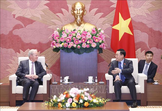 Chủ tịch Quốc hội Vương Đình Huệ tiếp Tổng Giám đốc Điều hành Ngân hàng Thế giới Axel van Trotsenburg. Ảnh: Doãn Tấn – TTXVN