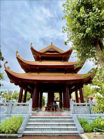 Trong ảnh: Lầu chuông trong khuôn viên Thiền viện Trúc Lâm An Giang. Ảnh: Thanh Sang- TTXVN

