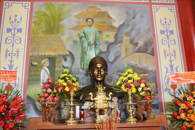 Trong ảnh: Bàn thờ cụ Nguyễn Thông tại nhà trưng bày Khu lưu niệm Nguyễn Thông. Ảnh: Thanh Bình-TTXVN