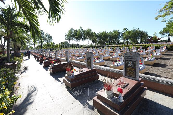 Nghĩa trang Quốc gia đường 9 là nơi yên nghỉ của hơn 1 vạn liệt sỹ. Ảnh: Hoàng Hiếu - TTXVN 