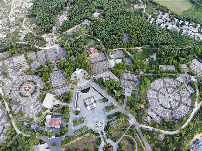 Nghĩa trang Quốc gia đường 9 là nơi yên nghỉ của hơn 1 vạn anh hùng, liệt sỹ hy sinh tại Quảng Trị và nước bạn Lào. Ảnh: Hoàng Hiếu - TTXVN 