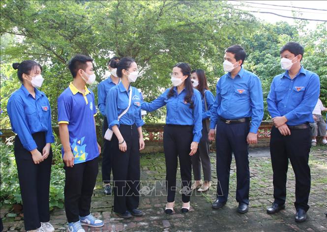 Trong ảnh: Bí thư Trung ương Đoàn, Chủ tịch Hội đồng Đội Trung ương Nguyễn Phạm Duy Trang động viên các tình nguyện viên tại Trại Phong, phường Hòa Long, thành phố Bắc Ninh, tỉnh Bắc Ninh. Ảnh: Thanh Thương - TTXVN
