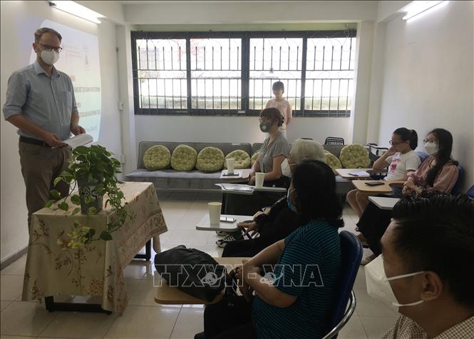 Trong ảnh: Ông Macro Merten, đại diện Lãnh sự quán Cộng hòa Liên bang Đức tại Thành phố Hồ Chí Minh phát biểu tại chuyến thăm hỏi và tặng quà cho trẻ em có hoàn cảnh khó khăn, lang thang, cở nhở ở Cơ sở Bảo trợ xã hội Tre Xanh (ngụ ở Quận 1, Tp. Hồ Chí Minh). Ảnh: Thanh Vũ - TTXVN