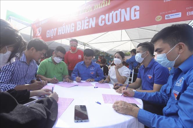 Khu vực tình nguyện viên đăng ký hiến máu tình nguyện trong chương trình Hành trình Đỏ tại Hà Giang. Ảnh: Minh Quyết - TTXVN