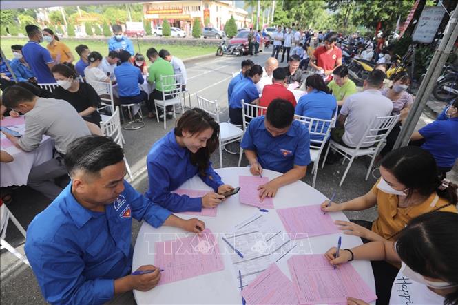 Khu vực tình nguyện viên đăng ký hiến máu tình nguyện trong chương trình Hành trình Đỏ tại Hà Giang. Ảnh: Minh Quyết - TTXVN