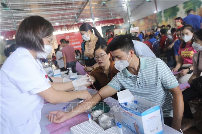 Khu vực khám sàng lọc và xét nghiệm tại chương trình hiến máu “Giọt hồng biên cương”. Ảnh: Minh Quyết - TTXVN