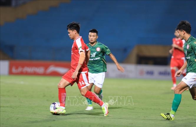 Trong ảnh: Pha dẫn bóng của cầu thủ Bùi Quang Khải (số 14) Viettel FC. Ảnh: Tuấn Anh - TTXVN