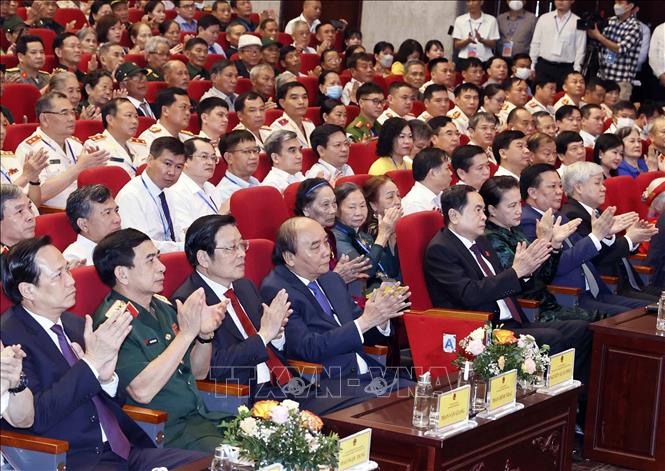 President Nguyen Xuan Phuc with delegates at the ceremony. VNA Photo: Thống Nhất