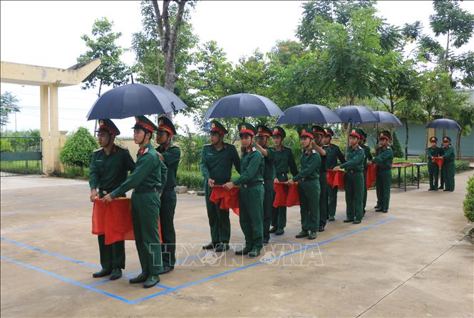 Trong ảnh: Đội K91 tập dượt các nghi thức chuẩn bị cho lễ truy điệu và cải táng hài cốt liệt sĩ diễn ra vào ngày 26/7/2022. Ảnh: Nhựt An - TTXVN