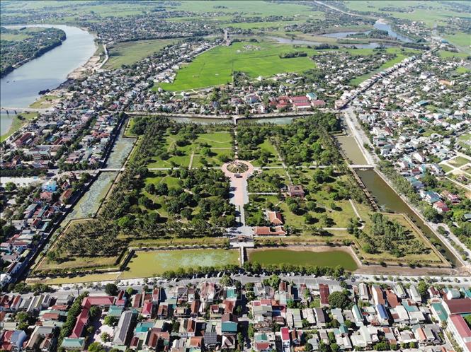 Di tích quốc gia đặc biệt Thành cổ Quảng Trị nằm ở trung tâm thị xã Quảng Trị, sát bên sông Thạch Hãn. Ảnh: Hoàng Hiếu - TTXVN 