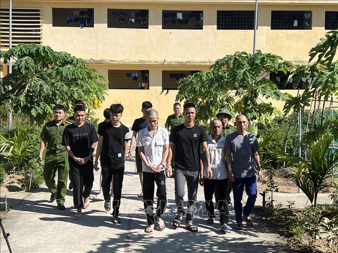 Trong ảnh: Các đối tượng sử dụng ma túy bị bắt giữ. Ảnh: TTXVN phát