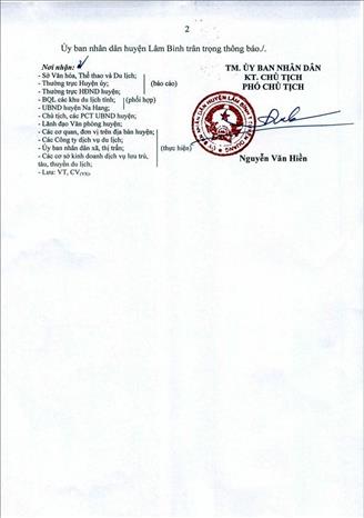 Trong ảnh: Thông báo tạm dừng các hoạt động tham quan, trải nghiệm tại thác Nặm Me. Ảnh: TTXVN phát