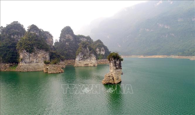 Coc Vai Pha mountain in Na Hang lake. VNA Photo: Văn Tý