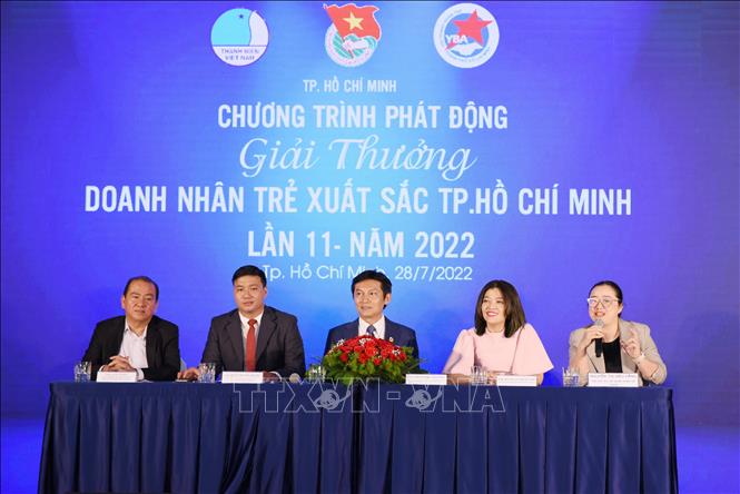 Trong ảnh: Đại diện Ban tổ chức Giải thưởng 