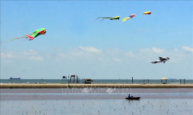 Kites fly at the National Kite Festival 2022. VNA Photo: Thế Duyệt
