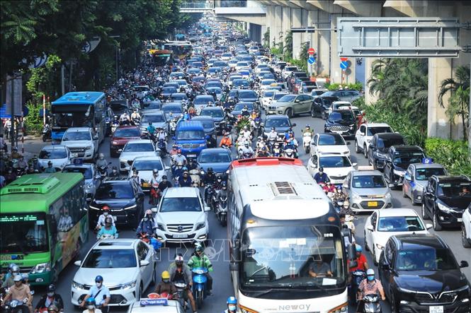 Trong ảnh: Ùn tắc kéo dài nút giao Ngã Tư Sở - Nguyễn Trãi vào giờ cao điểm. Ảnh: Tuấn Anh - TTXVN