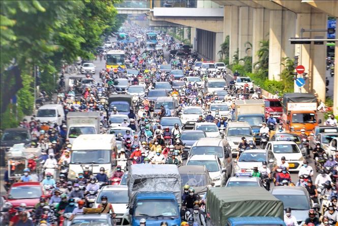 Các phương tiện giao thông chật cứng trên đường Nguyễn Trãi. Ảnh: Tuấn Đức - TTXVN