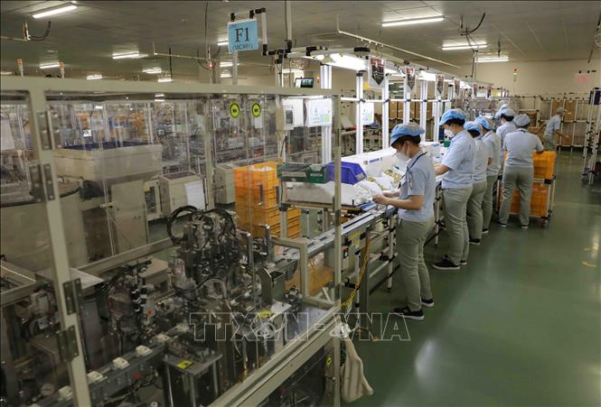 Sản xuất đồ điện gia dụng tại nhà máy của Công ty TNHH Panasonic Life Solutions Việt Nam, Khu công nghiệp Việt Nam - Singapore (VSIP) ở thị xã Tân Uyên, tỉnh Bình Dương. Ảnh: Vũ Sinh - TTXVN