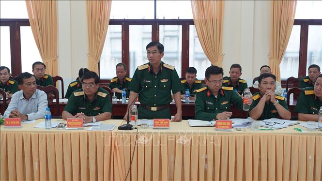 Trong ảnh: Đại diện chủ đầu tư giải trình với Đoàn đại biểu Quốc hội đơn vị tỉnh Tây Ninh. Ảnh: Thanh Tân-TTXVN