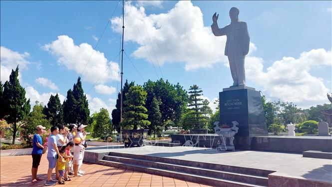 Co To Island is the only place that Uncle Ho allowed to have a statue erected in his honour while the leader was alive. The memorial site dedicated to President Ho Chi Minh on Co To Island was built in 1968 and recognised as a national site in 1997. VNA Photo: Thanh Vân