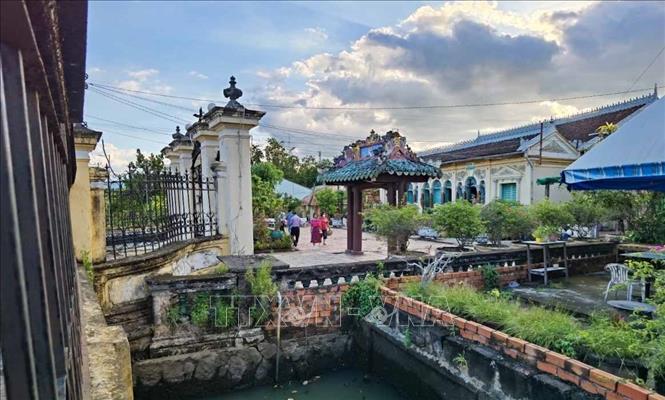 Ngôi nhà từng là bối cảnh của nhiều bộ phim như: Chân trời nơi ấy, Cây tre trăm đốt, Con nhà nghèo, Người đẹp Tây Đô, Những nẻo đường phù sa… và đặc biệt là bộ phim nổi tiếng “Người tình” của đạo diễn người Pháp Jean Jacques Annaud. Ảnh: Thanh Tùng - TTXVN