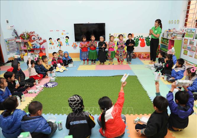 Việc tuyển dụng biên chế giáo viên thực hiện nghiêm túc theo quy định của pháp luật, ưu tiên tuyển dụng giáo viên các môn học mới để thực hiện Chương trình giáo dục phổ thông 2018 và ưu tiên tuyển dụng giáo viên mầm non cho các cơ sở giáo dục mầm non ở vùng kinh tế xã hội khó khăn và đặc biệt khó khăn (ảnh tư liệu). Ảnh: Thanh Tùng - TTXVN