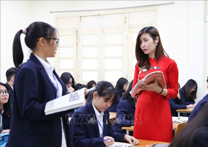 Việc tuyển dụng biên chế giáo viên thực hiện nghiêm túc theo quy định của pháp luật, ưu tiên tuyển dụng giáo viên các môn học mới để thực hiện Chương trình giáo dục phổ thông 2018 (ảnh tư liệu). Ảnh:Thanh Tùng - TTXVN 