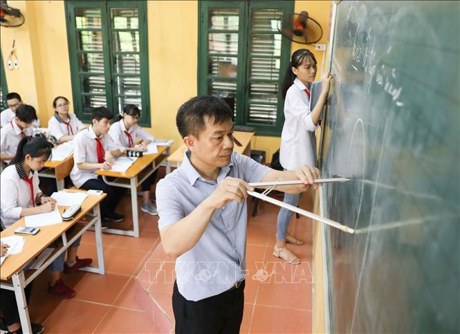 Bộ GD&ĐT đề nghị UBND các tỉnh, thành phố chỉ đạo khẩn trương triển khai tổ chức tuyển dụng 27.850 biên chế giáo viên cấp mầm non và phổ thông bổ sung cho các tỉnh, thành phố năm học 2022-2023 (ảnh tư liệu). Ảnh: Thanh Tùng - TTXVN 
