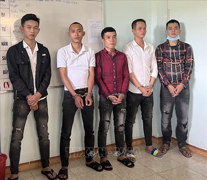 5 bị can về tội giam giữ người trái pháp luật và cưỡng đoạt tài sản. Ảnh: TTXVN phát
