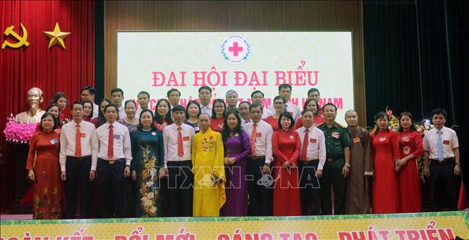 Trong ảnh: Ban chấp hành Hội chữ thập đỏ tỉnh Hà Nam khóa VIII, nhiệm kỳ 2022 - 2027 ra mắt Đại hội. Ảnh: Nguyễn Chinh - TTXVN