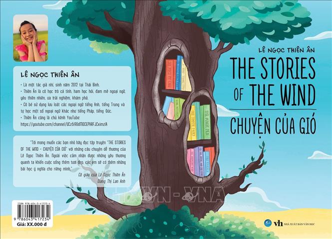 Trong ảnh: Cuốn truyện song ngữ “The stories of the wind” sắp được phát hành sẽ là ấn phẩm đầu tay của cô bé đam mê ngoại ngữ Lê Ngọc Thiên Ân. Ảnh: TTXVN phát