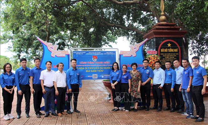 Khánh thành, bàn giao công trình thanh niên “Tuổi trẻ Khối doanh nghiệp Trung ương xung kích số hóa di tích lịch sử quốc gia bia Nam Tiến”. Ảnh: Hoài Thu – TTXVN.