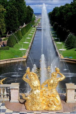 Trong ảnh: Hệ thống đài phun nước trong quần thể cung điện và công viên Peterhof được công nhận là Di sản Thế giới. Ảnh: Trần Hiếu - PV TTXVN tại Nga