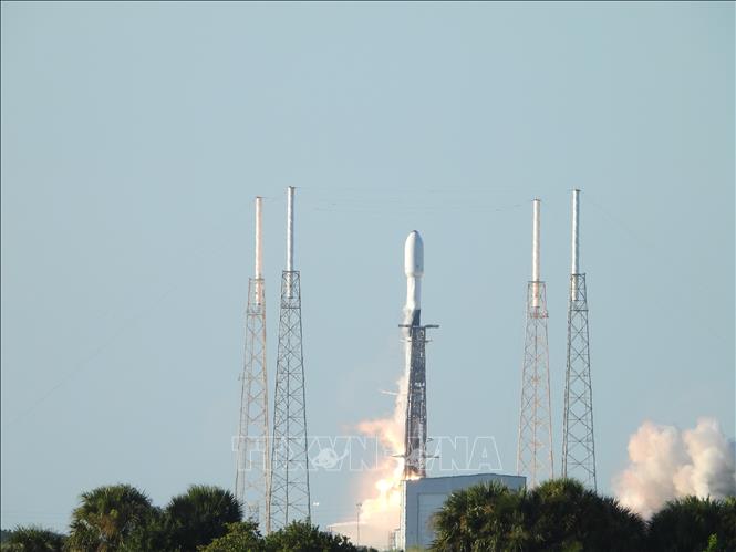 Trong ảnh: Tên lửa Falcon 9 mang theo tàu thăm dò Danuri của Hàn Quốc rời bệ phóng tại Trạm vũ trụ Cape Canaveral ở Florida, Mỹ ngày 5/8/2022. Ảnh: Yonhap/TTXVN