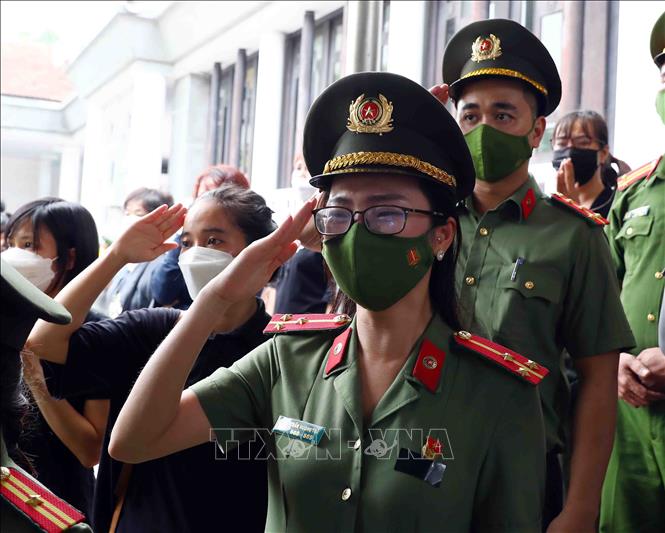 Niềm xúc động của cán bộ, chiến sĩ Công an thành phố Hà Nội trước sự ra đi của 3 liệt sĩ Cảnh sát PCCC và CNCH. Ảnh: Phạm Kiên - TTXVN