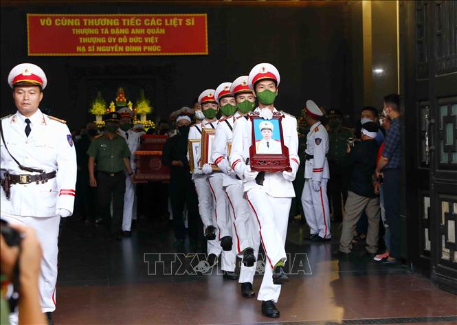 Lễ di quan liệt sĩ, Hạ sĩ Nguyễn Đình Phúc về Đài hóa thân Hoàn vũ. Ảnh: Phạm Kiên - TTXVN